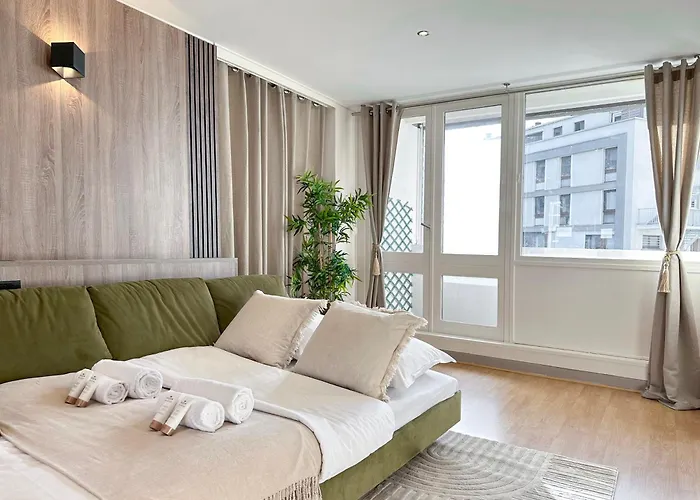 Spacious & Luxurious Flat In Montparnasse