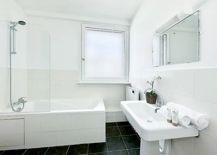 Spacious & Luxurious Flat In Montparnasse